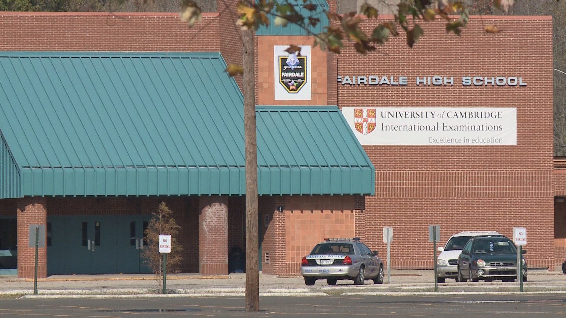 4 Fairdale HS students injured after car crashes into tree